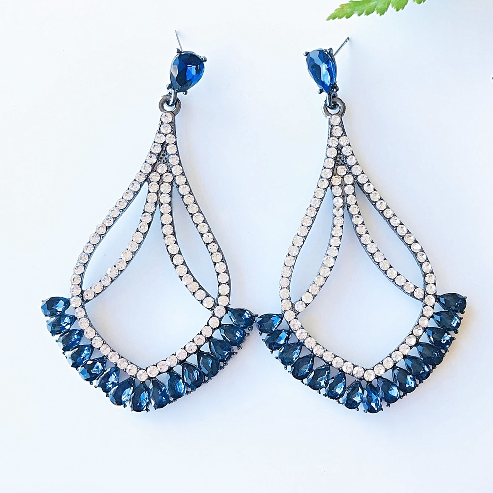 Gray tone earrings